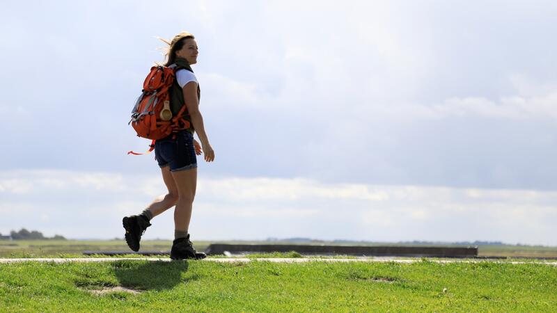 Woman hiking on dyke. © Wasabi Film.
